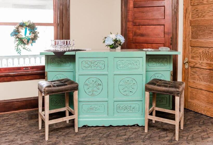 تختخواب و صبحانه Inn At 835 Boutique