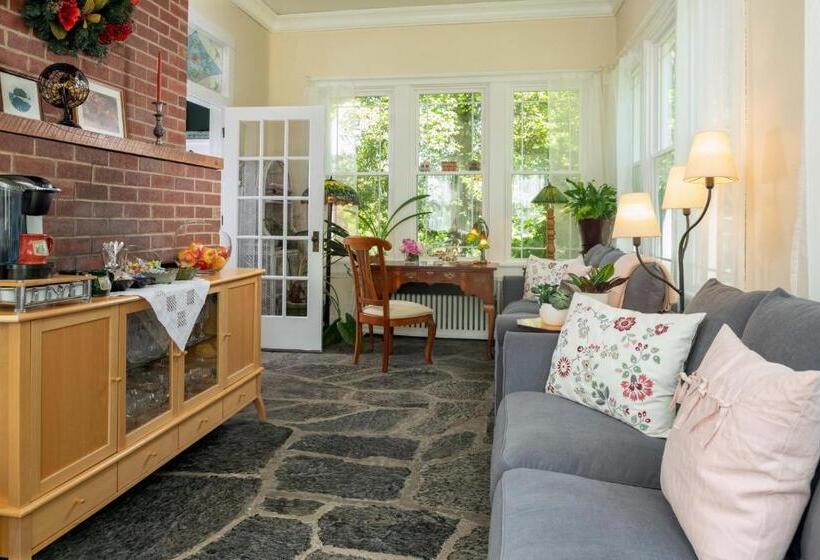 住宿加早餐  South Court Inn