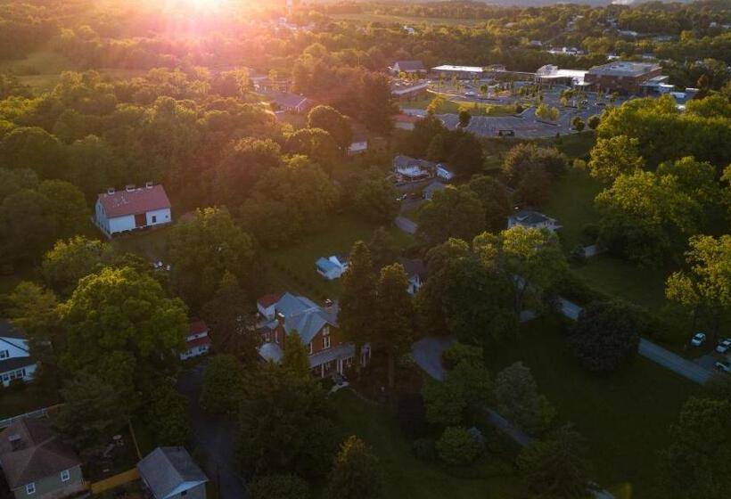 住宿加早餐  South Court Inn