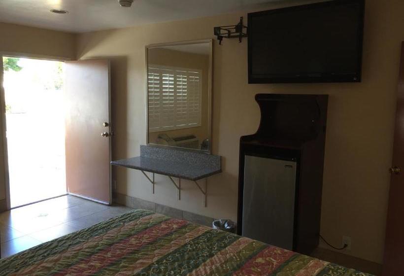 مُتل Foxy S Motor Inn On Florence & Hoover St