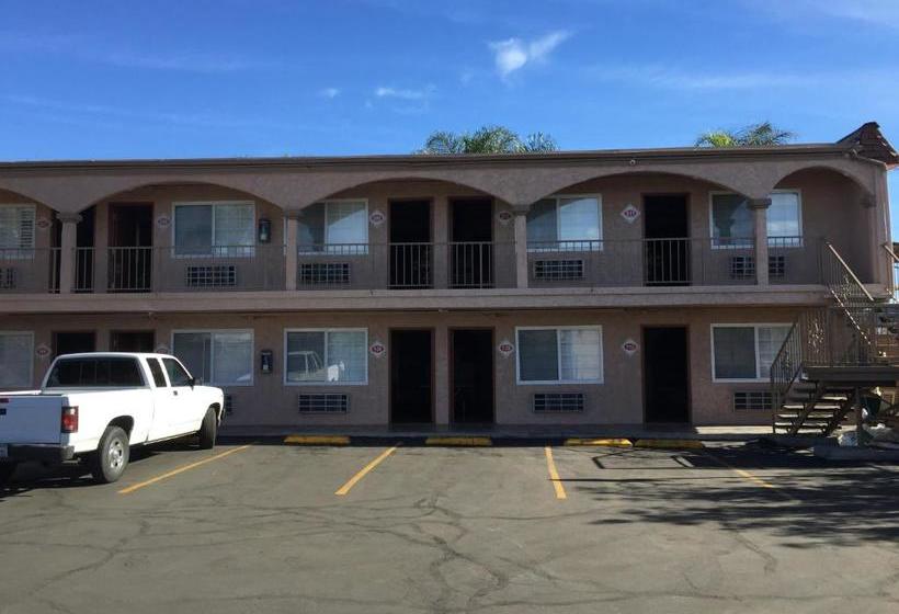 مُتل Foxy S Motor Inn On Florence & Hoover St