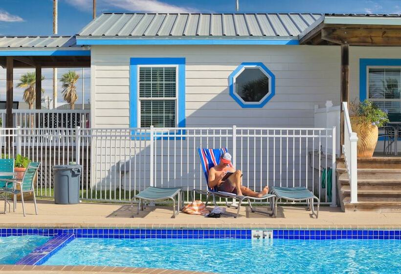 مُتل Tropic Island Resort