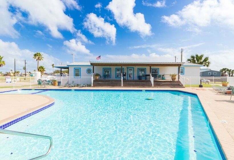 مُتل Tropic Island Resort