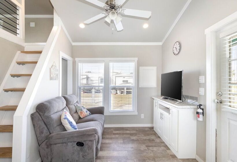 مُتل Tropic Island Resort