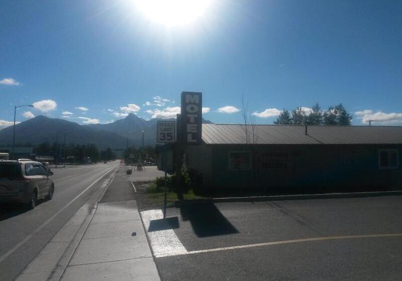 The Pioneer Motel