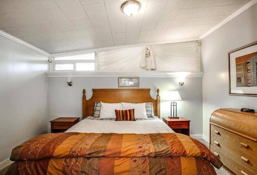 Beachwood Condos & Resort