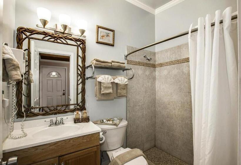 Beachwood Condos & Resort