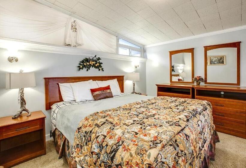 Beachwood Condos & Resort