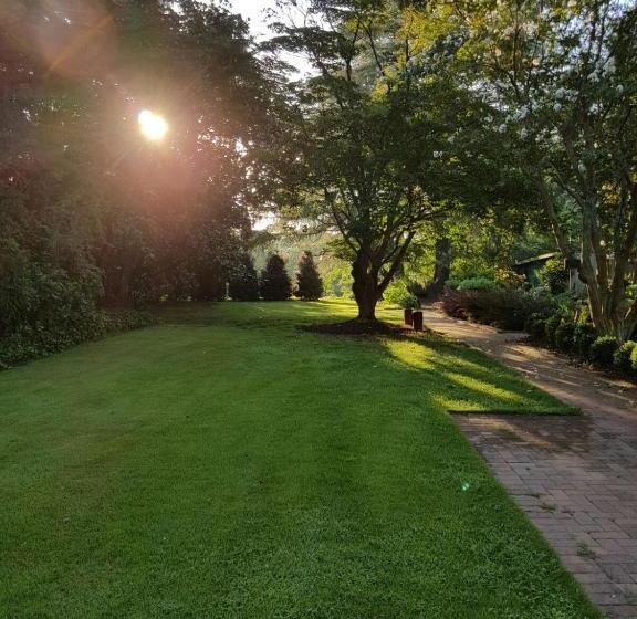 مبيت وإفطار Clevedale Historic Inn And Gardens