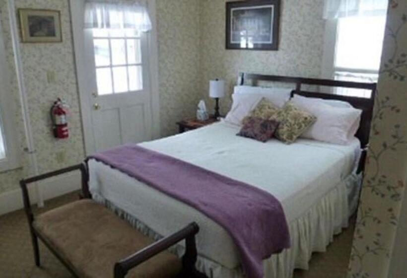 تختخواب و صبحانه Spruce Moose Lodge