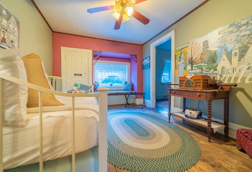 ベッドアンドブレックファースト The Maid S Quarters Bed Breakfast & Tearoom