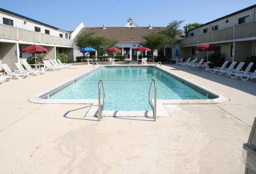 هتل Cape Cod Irish Village