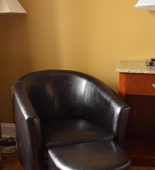 فندق على الطريق Atkinson Inn & Suites
