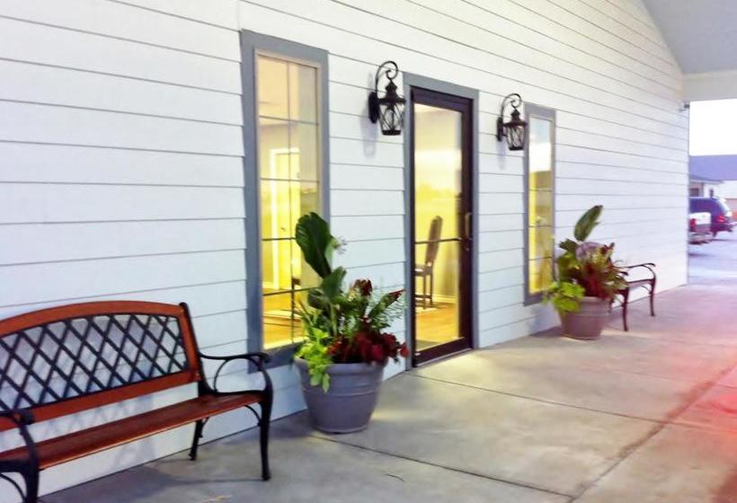 מוטל Southern Inn And Suites Pearsall