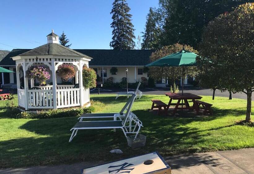 مُتل Heritage Of Lake George