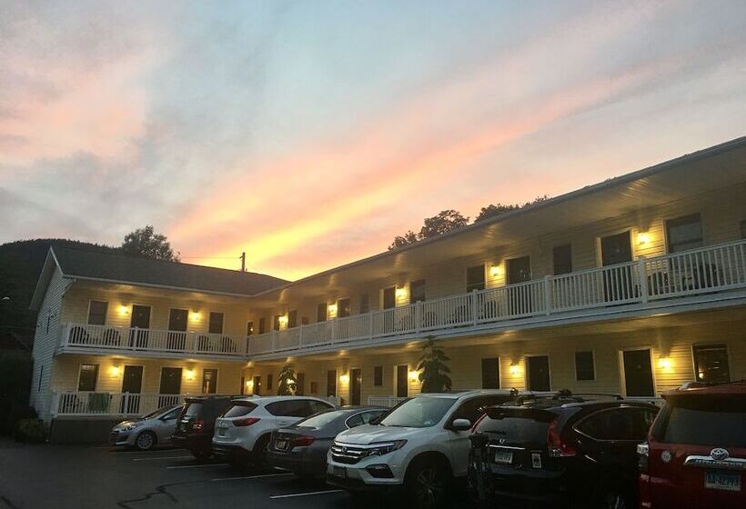 مُتل Heritage Of Lake George