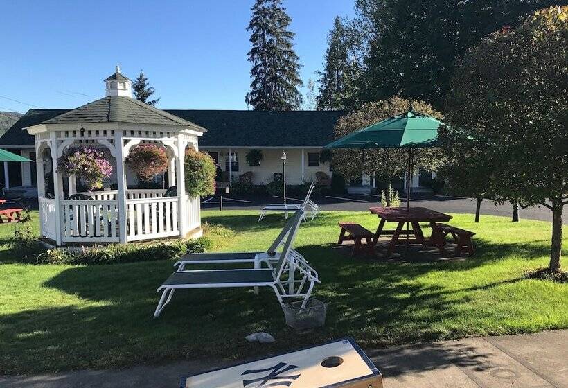 مُتل Heritage Of Lake George