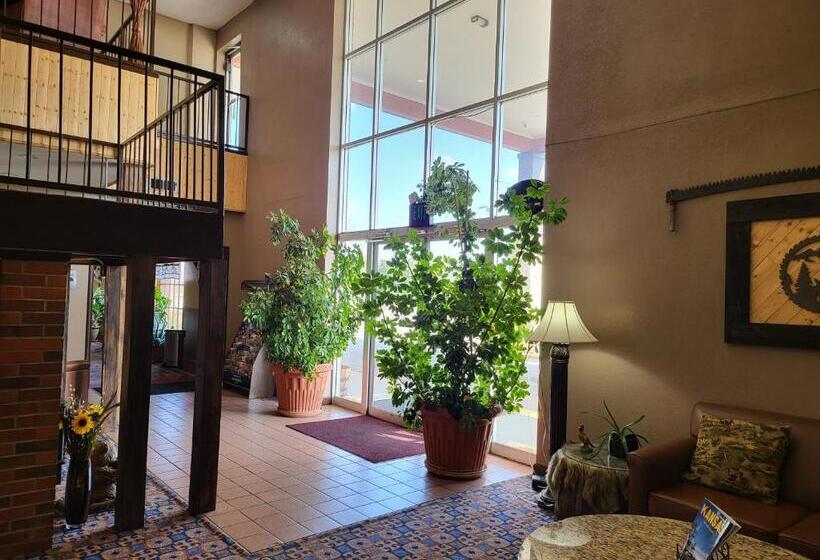 Мотель The Lodge At Russell   Russell Inn