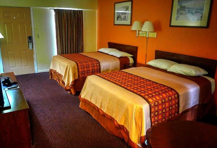 Nassau Holiday Motel