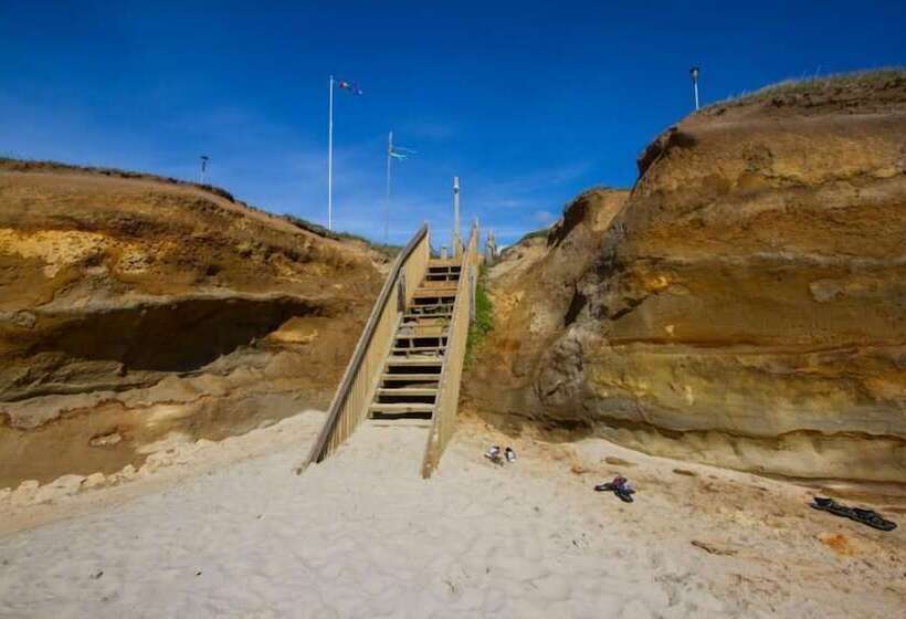Tillicum Beach Motel   Formerly Deane S Oceanfront Lodge