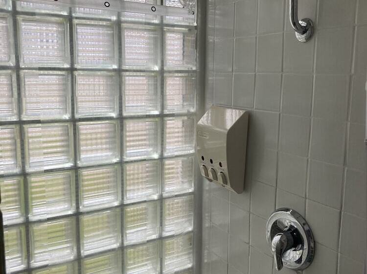 Tillicum Beach Motel   Formerly Deane S Oceanfront Lodge