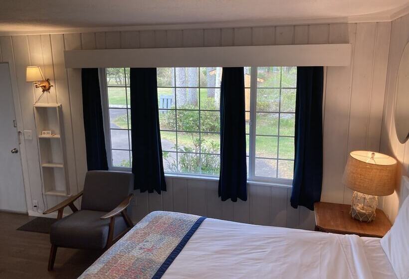 Tillicum Beach Motel   Formerly Deane S Oceanfront Lodge