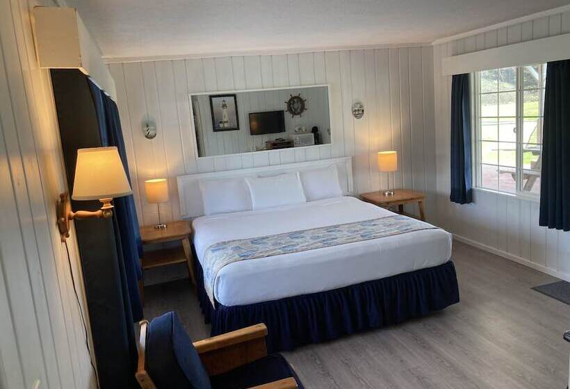 Tillicum Beach Motel   Formerly Deane S Oceanfront Lodge