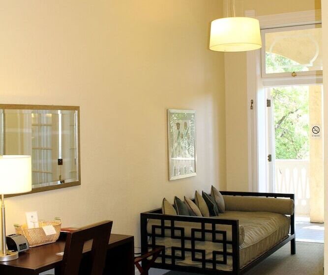 צימר Healdsburg Inn On The Plaza, A Four Sisters Inn