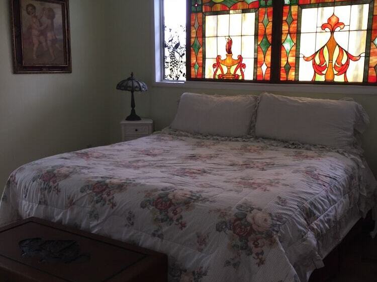 Bed and Breakfast Lava Tree Tropic Inn