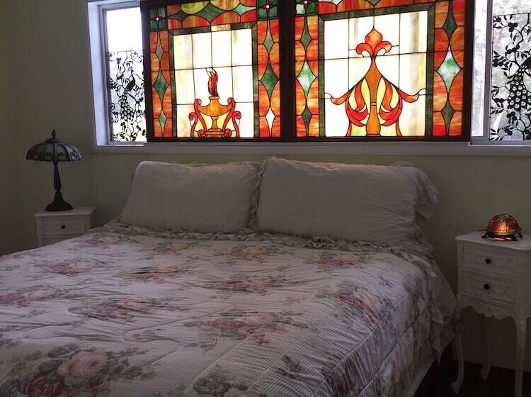 Bed and Breakfast Lava Tree Tropic Inn