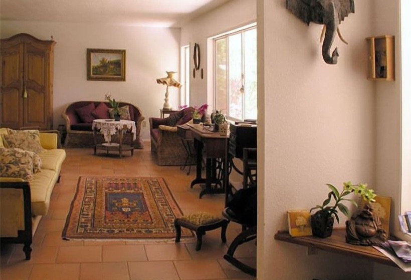 Bed and Breakfast Lava Tree Tropic Inn