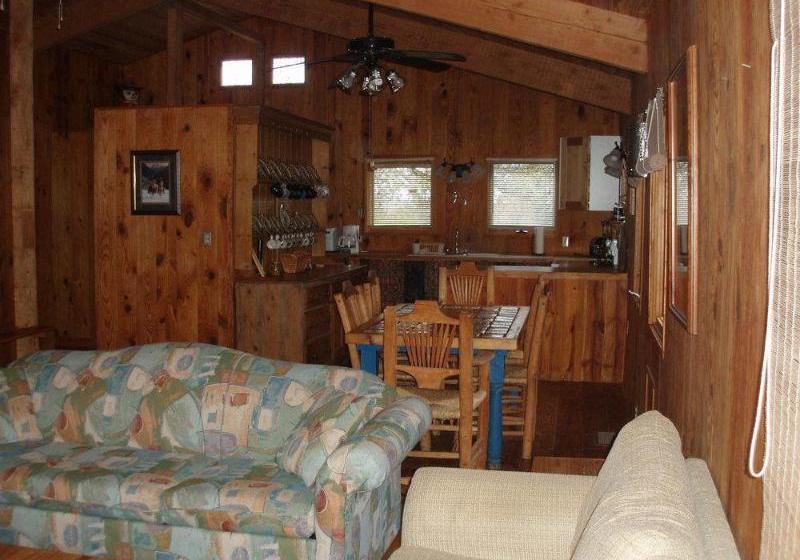 تختخواب و صبحانه Trail S End Guest House