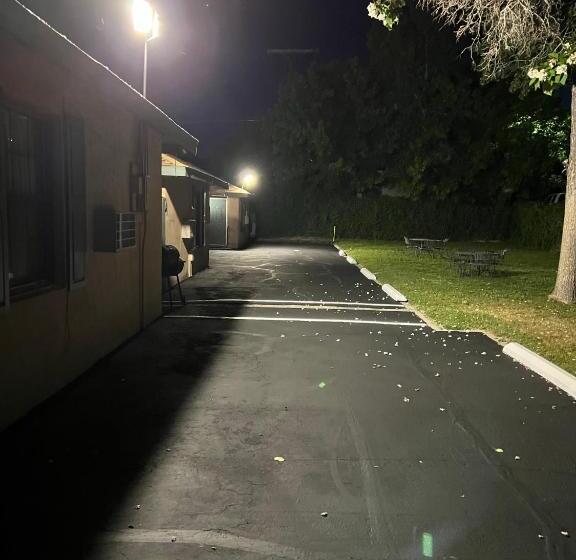 Bishop Elms Motel