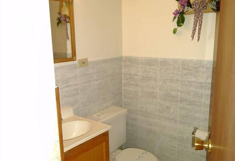 모텔 Hillsboro Inn & Suites