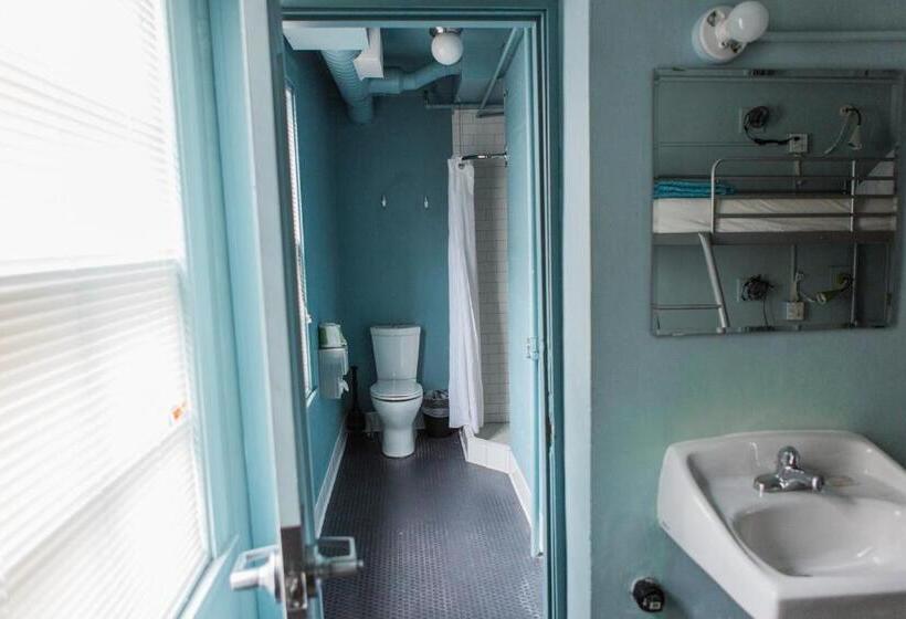 American Hotel Hostel