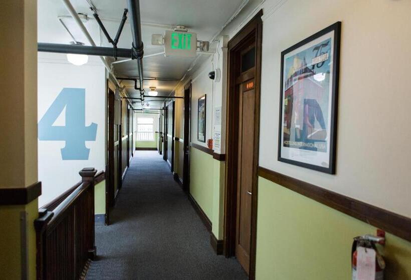 American Hotel Hostel