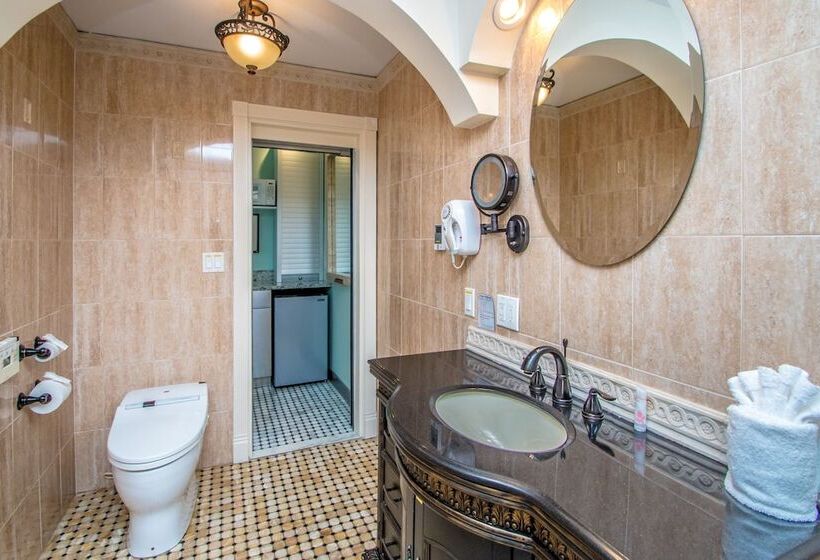 هتل Adventure Suites