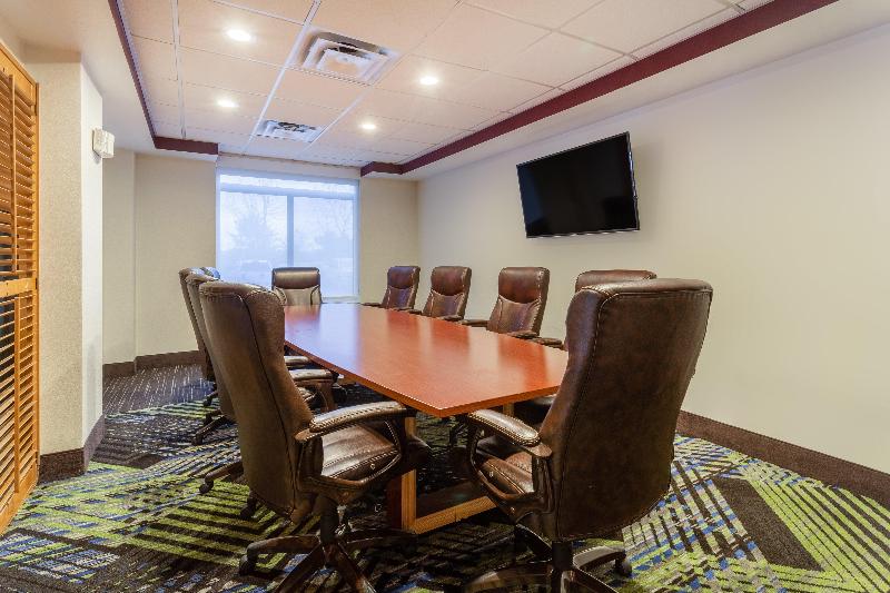 فندق Holiday Inn Express & Suites Cedar Falls   Waterloo, An Ihg