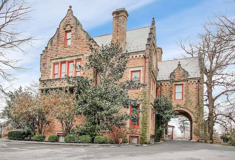 هتل The Gables At Stirling Guest