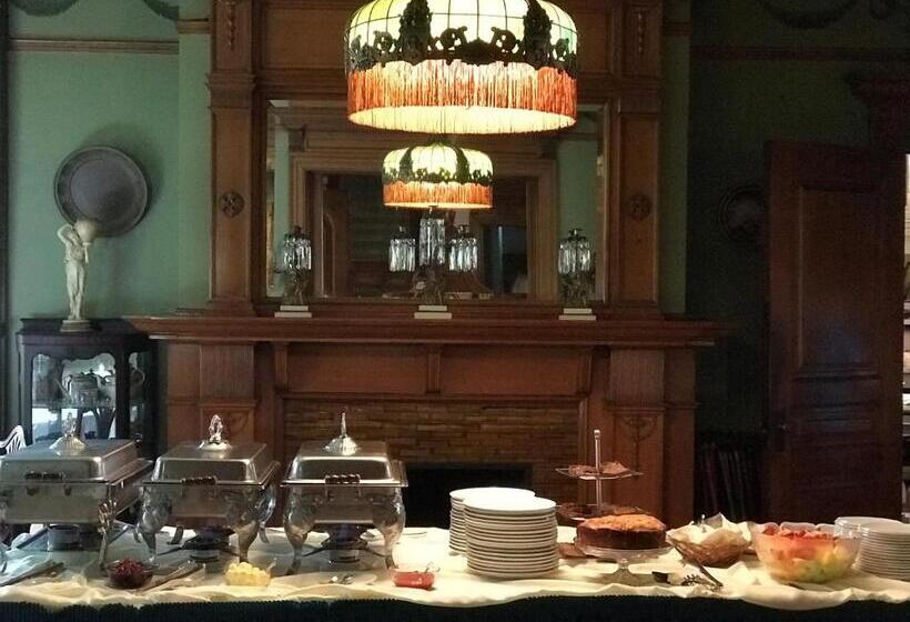 هتل The Gables At Stirling Guest