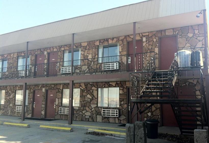 فندق على الطريق Budget Inn Deer Lodge