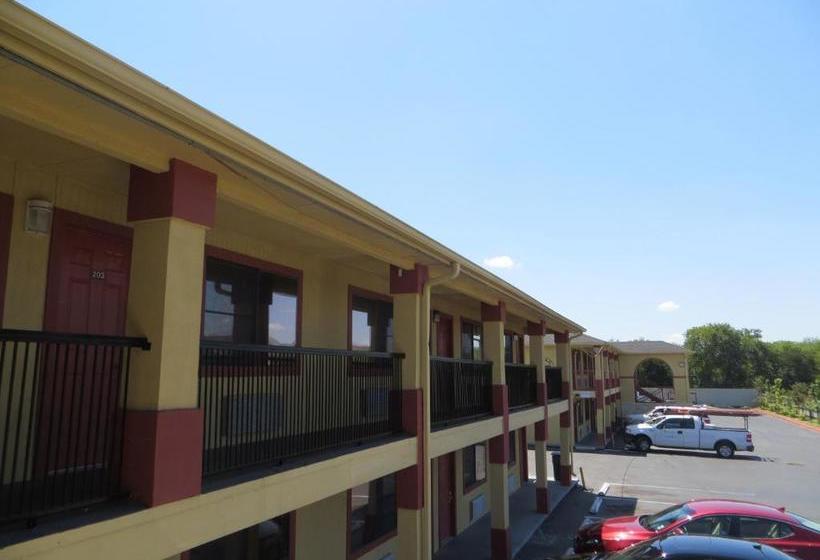 モーテル Mustang Inn And Suites