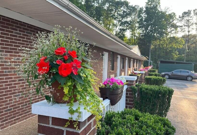 모텔 Pinetree Inn