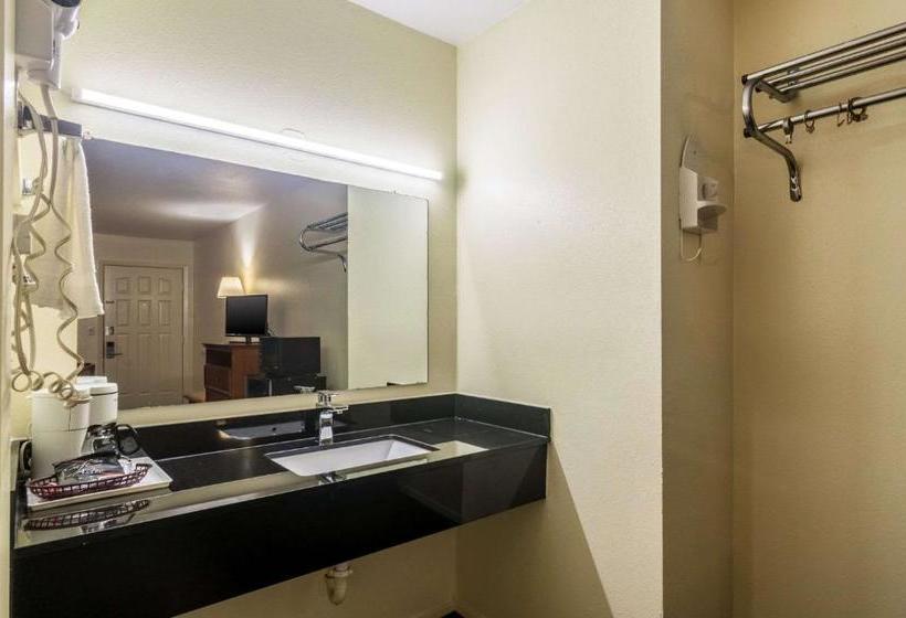 מוטל Rodeway Inn