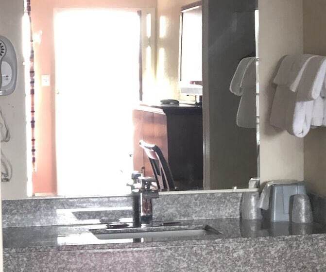 مُتل Villa West Inn