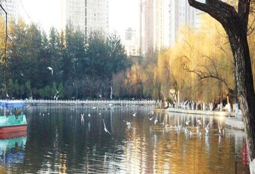 호텔 Home Inn Plus Kunmin Qingniang Road Jinying Plaza