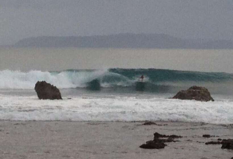 هاستل Nyang Ebay Surf Camp