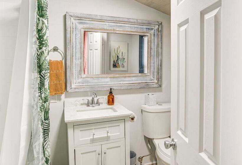 Charming Minneapolis Home W/ Deck, 5 Mi To Central