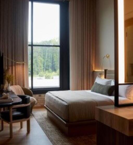هتل Rivet House