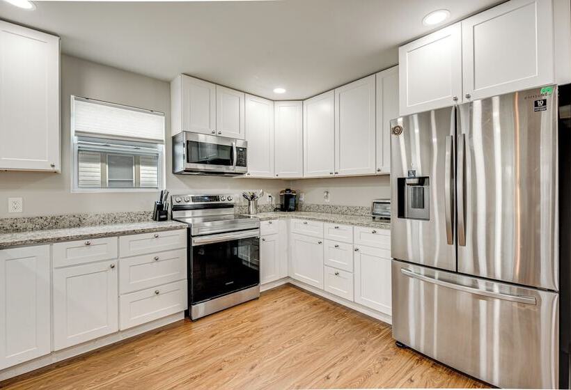 Charming Atlanta Home W/ Yard ~ 7 Mi To Downtown!